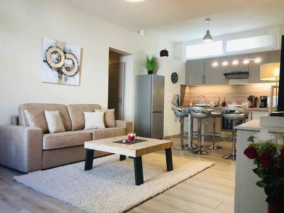 Les Volets Rouges Apartment Cavaillon Exterior photo